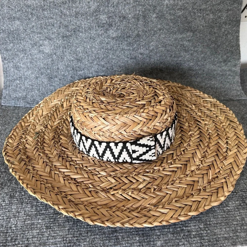 Universal Thread Straw Boater Sun Hat Tan Natural Fiber Geometric Band Q4/20